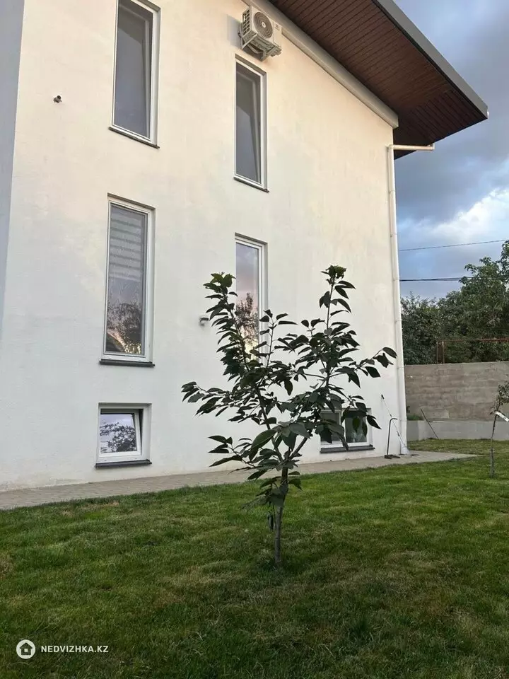7-комнатный дом, 4.5 соток, 270 м², фотография 2