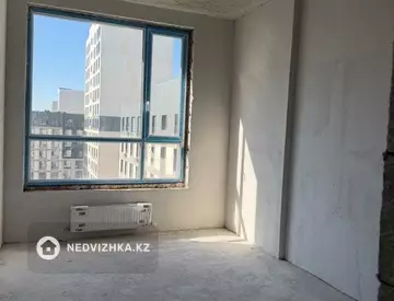 1-комнатная квартира, этаж 12 из 12, 42 м², миниатюра 1