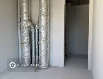 1-комнатная квартира, этаж 12 из 12, 42 м², миниатюра 2