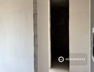 1-комнатная квартира, этаж 12 из 12, 42 м², миниатюра 4