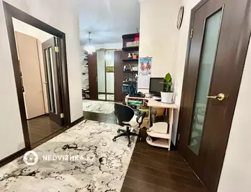 3-комнатная квартира, этаж 2 из 19, 74 м², миниатюра 3