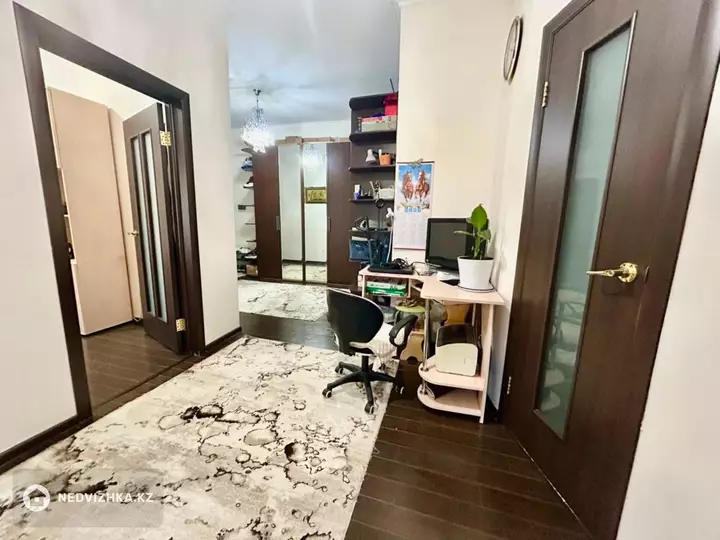 3-комнатная квартира, этаж 2 из 19, 74 м², фотография 3