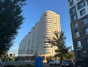 3-комнатная квартира, этаж 2 из 19, 74 м², миниатюра 1
