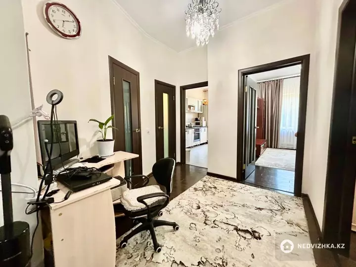 3-комнатная квартира, этаж 2 из 19, 74 м², фотография 5