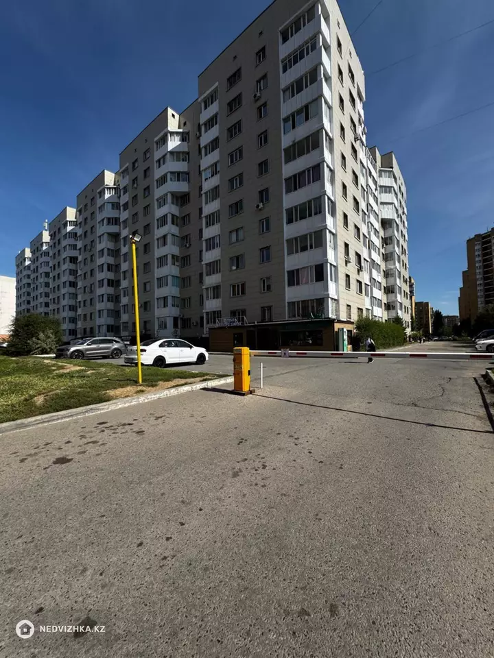 2-комнатная квартира, этаж 2 из 10, 62 м², фотография 2