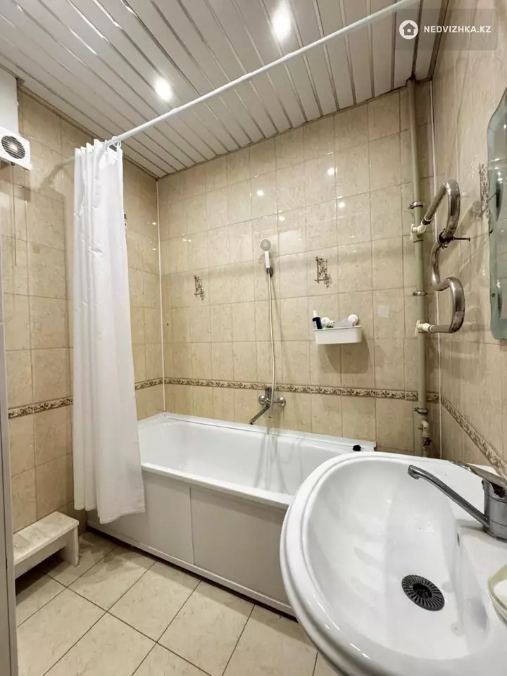 2-комнатная квартира, этаж 2 из 10, 62 м², фотография 4