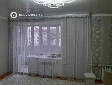 2-комнатная квартира, этаж 3 из 5, 54 м²