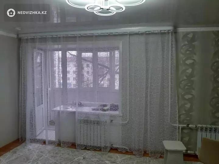 2-комнатная квартира, этаж 3 из 5, 54 м², фотография 2