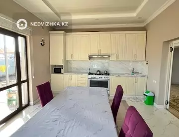 7-бөлмелі үй, 6 соттық, 278 м², 1-нобай