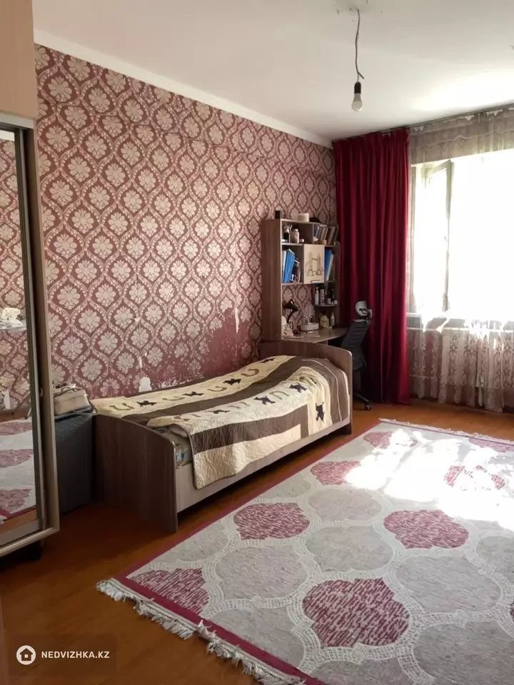 3-комнатная квартира, этаж 4 из 5, 79 м², фотография 2