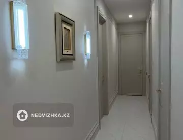 4-комнатная квартира, этаж 8 из 22, 134 м²
