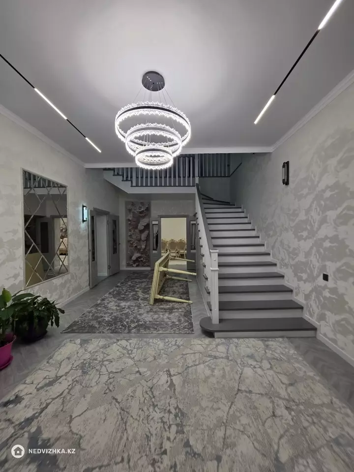 6-комнатный дом, 6 соток, 306 м², фотография 2