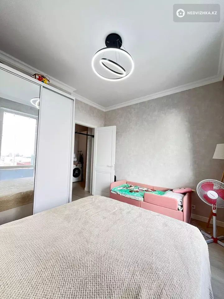 2-комнатная квартира, этаж 14 из 14, 68 м², фотография 3