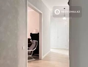 2-комнатная квартира, этаж 14 из 14, 68 м², миниатюра 1