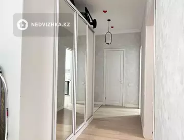 2-комнатная квартира, этаж 14 из 14, 68 м², миниатюра 2
