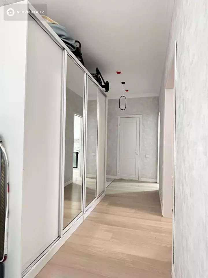 2-комнатная квартира, этаж 14 из 14, 68 м², фотография 2