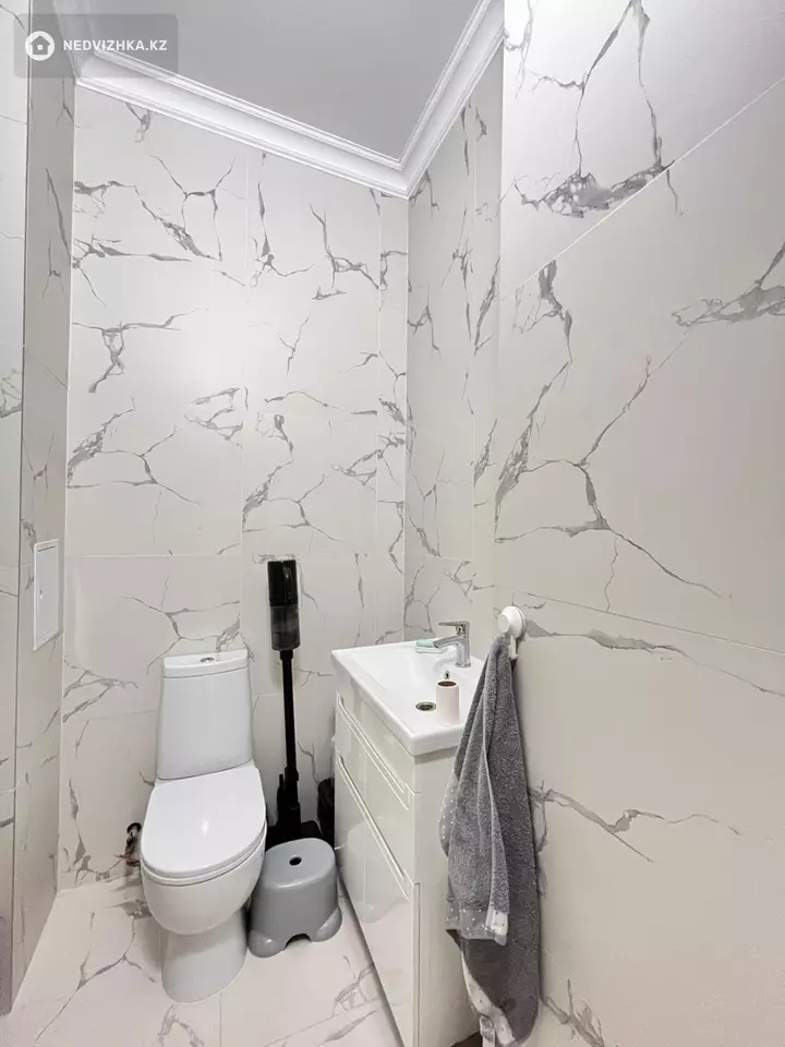 2-комнатная квартира, этаж 14 из 14, 68 м², фотография 3