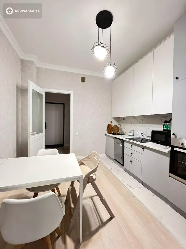 2-комнатная квартира, этаж 14 из 14, 68 м², фотография 2