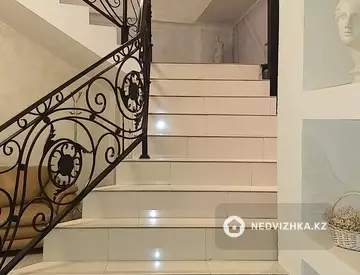 11-комнатный дом, 10 соток, 530 м²