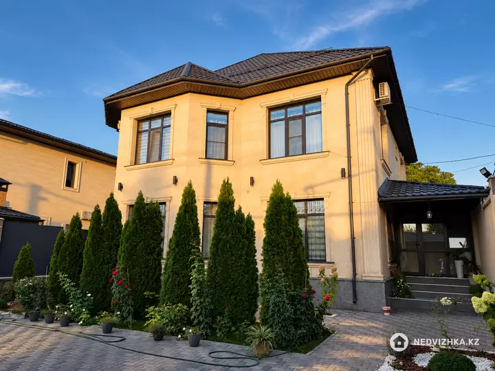 5-комнатный дом, 5 соток, 242 м²