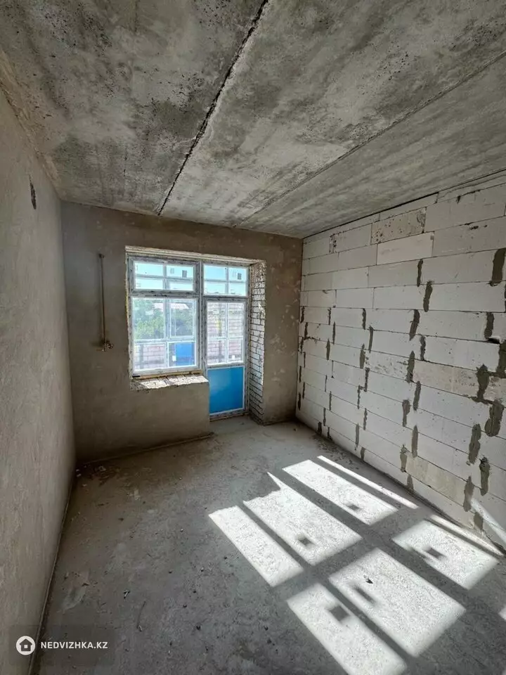 2-комнатная квартира, этаж 4 из 5, 78 м², фотография 4