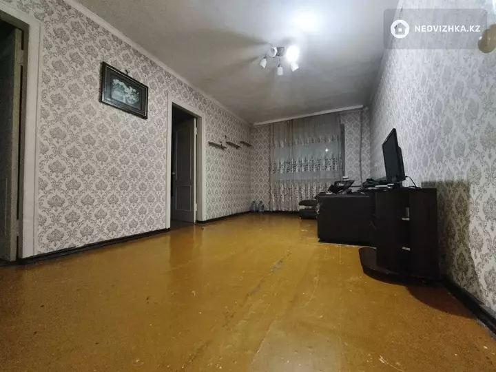 2-комнатная квартира, этаж 3 из 3, 42 м², фотография 3