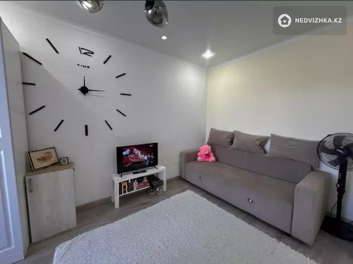 1-комнатная квартира, этаж 11 из 12, 47 м², Посуточно, фотография 2
