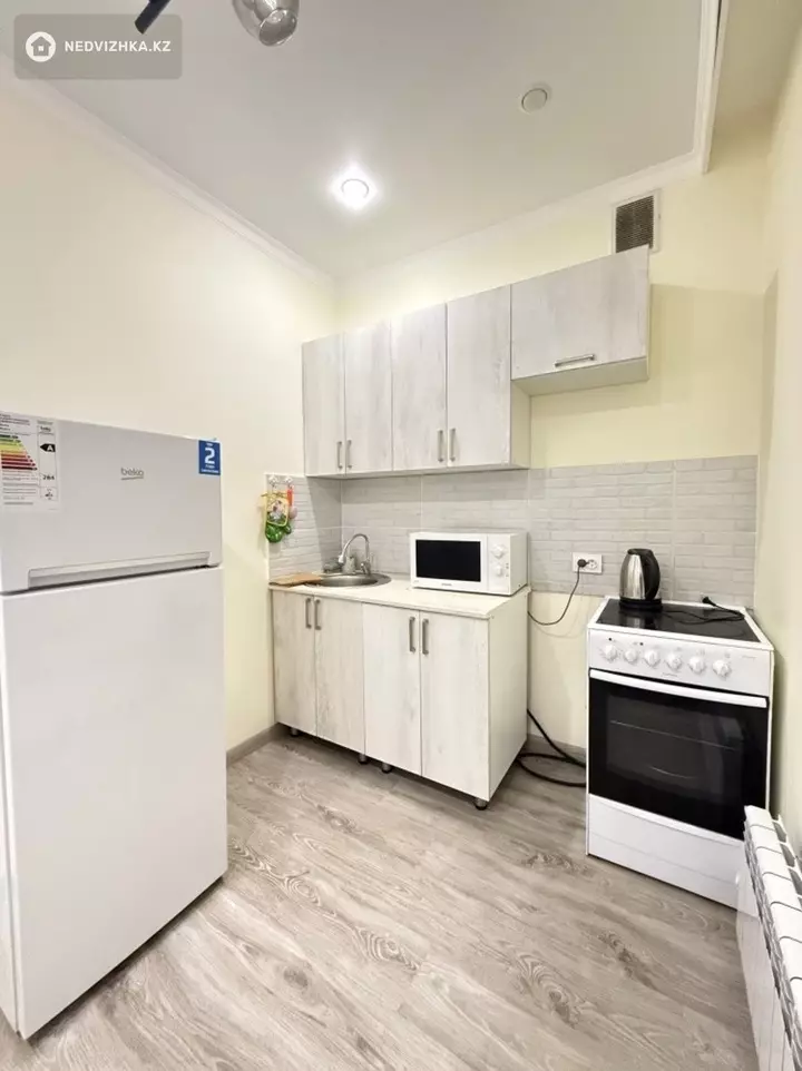 1-комнатная квартира, этаж 11 из 12, 47 м², Посуточно, фотография 4