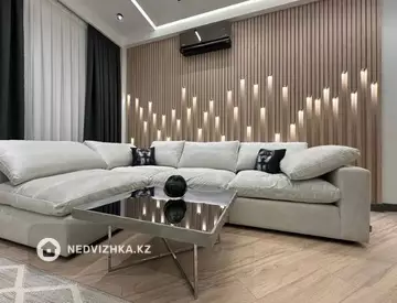 2-комнатная квартира, этаж 4 из 13, 52 м², Посуточно