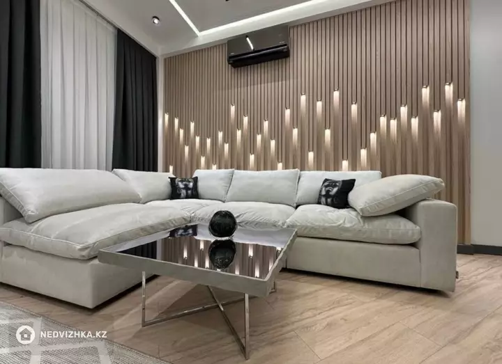2-комнатная квартира, этаж 4 из 13, 52 м², Посуточно, фотография 2