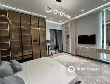 2-комнатная квартира, этаж 4 из 13, 52 м², Посуточно