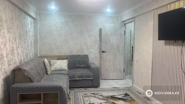 2-комнатная квартира, этаж 4 из 5, 45 м², Посуточно, фотография 2