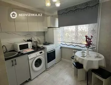 2-комнатная квартира, этаж 4 из 5, 45 м², Посуточно