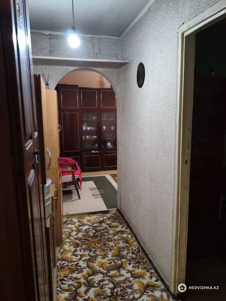 2-комнатная квартира, этаж 1 из 5, 43 м², фотография 3