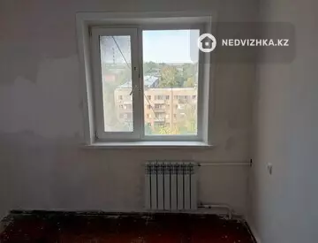 3-комнатная квартира, этаж 9 из 9, 70 м², миниатюра 4