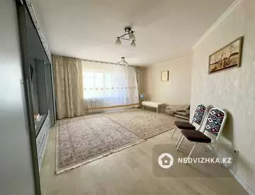 1-комнатная квартира, этаж 4 из 9, 53 м², миниатюра 3