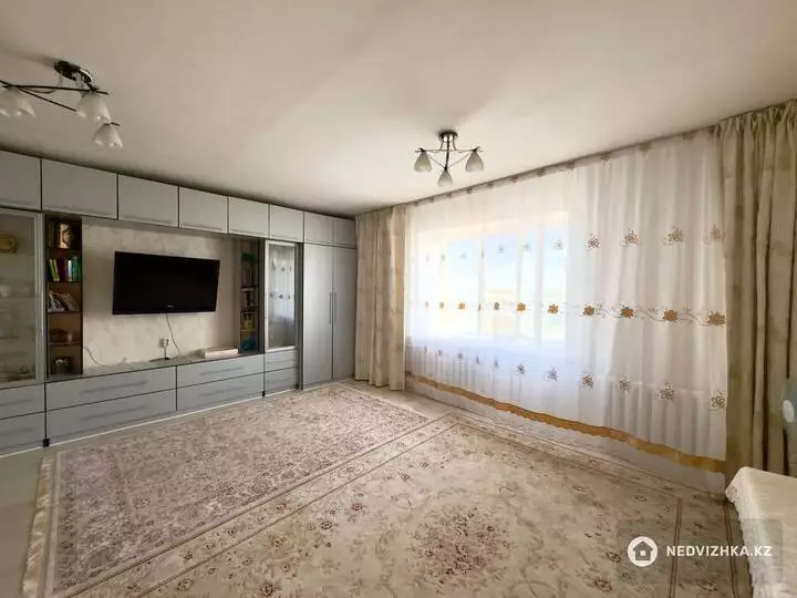 1-комнатная квартира, этаж 4 из 9, 53 м², фотография 2