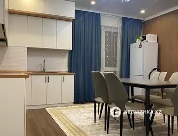3-комнатная квартира, этаж 7 из 10, 64 м², миниатюра 2