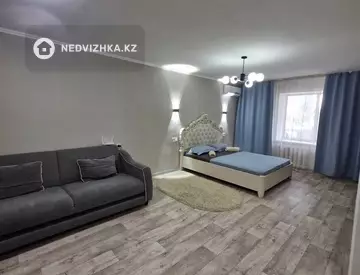 1-комнатная квартира, этаж 5 из 9, 42 м², Посуточно
