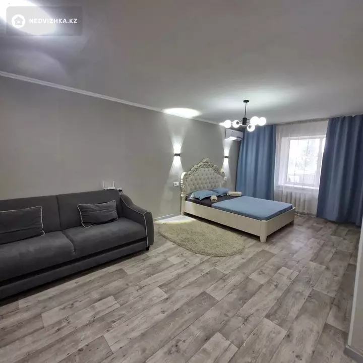 1-комнатная квартира, этаж 5 из 9, 42 м², Посуточно, фотография 2
