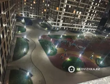 2-комнатная квартира, этаж 12 из 18, 70 м², миниатюра 1