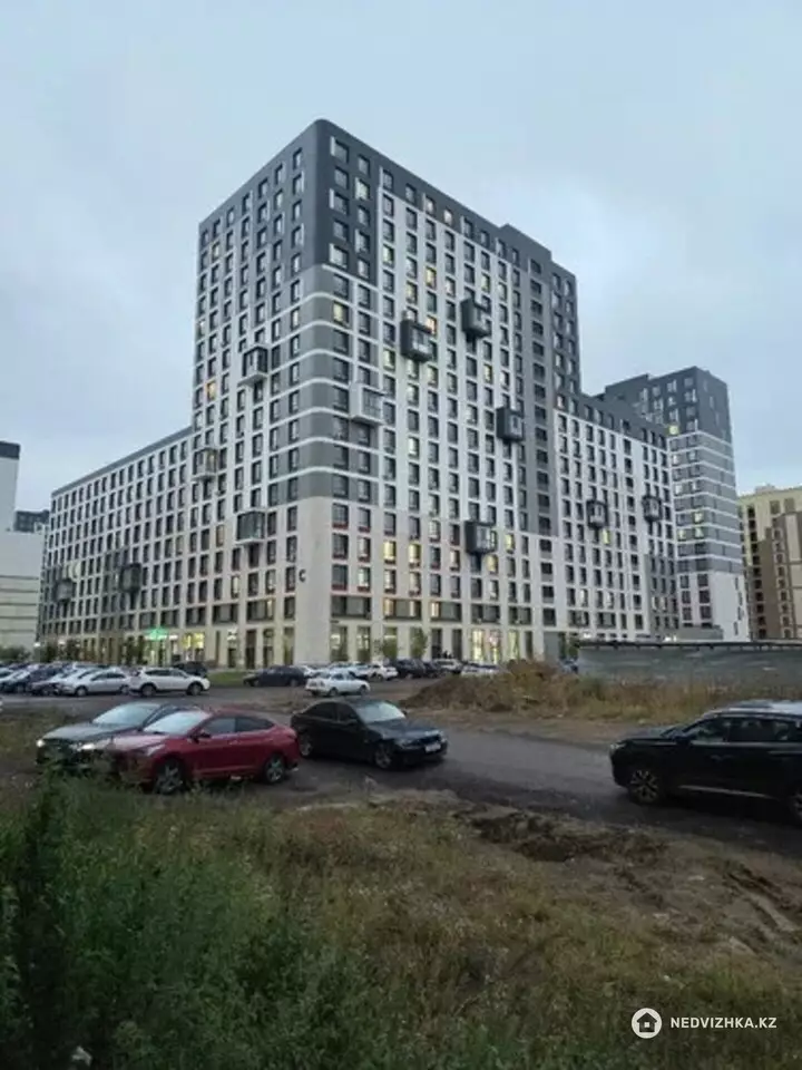 2-комнатная квартира, этаж 12 из 18, 70 м², фотография 2
