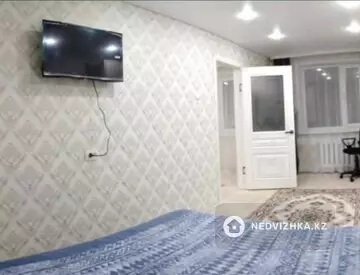 2-комнатная квартира, этаж 3 из 5, 47 м², На длительный срок, миниатюра 1