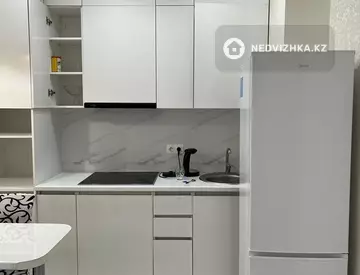 2-комнатная квартира, этаж 10 из 10, 47 м², миниатюра 2