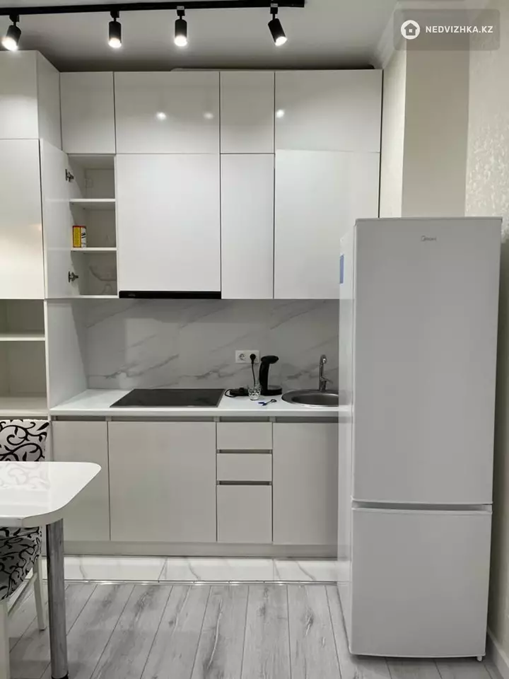 2-комнатная квартира, этаж 10 из 10, 47 м², фотография 2