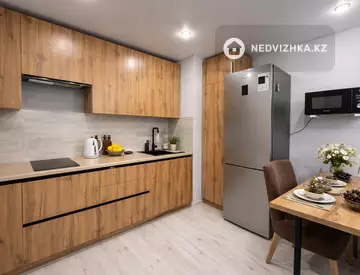 2-комнатная квартира, этаж 6 из 10, 56 м², Посуточно