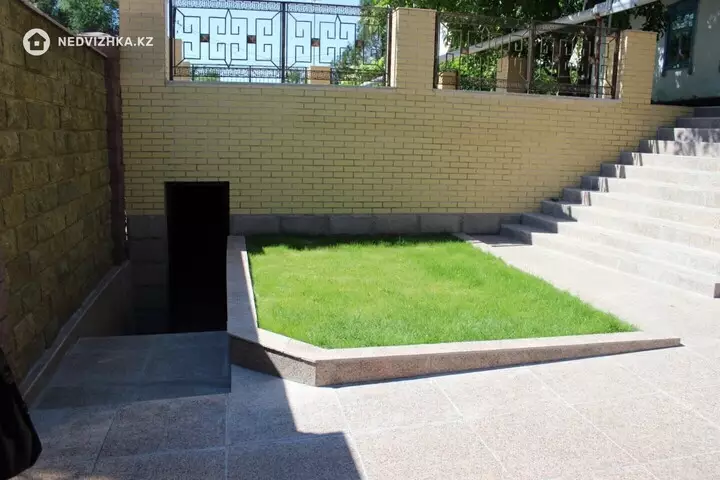 8-комнатный дом, 11 соток, 322 м², фотография 2