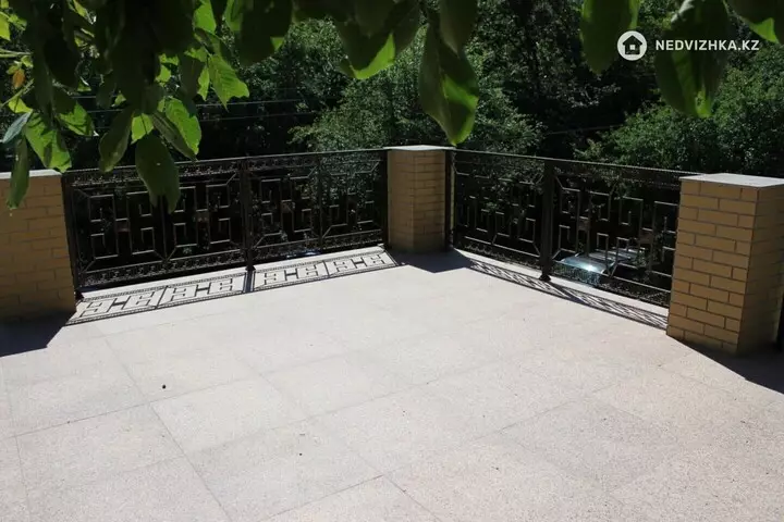 8-комнатный дом, 11 соток, 322 м², фотография 4
