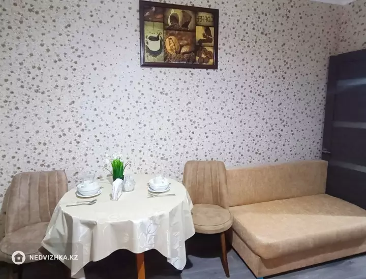 1-комнатная квартира, этаж 8 из 9, 49 м², Посуточно, фотография 4