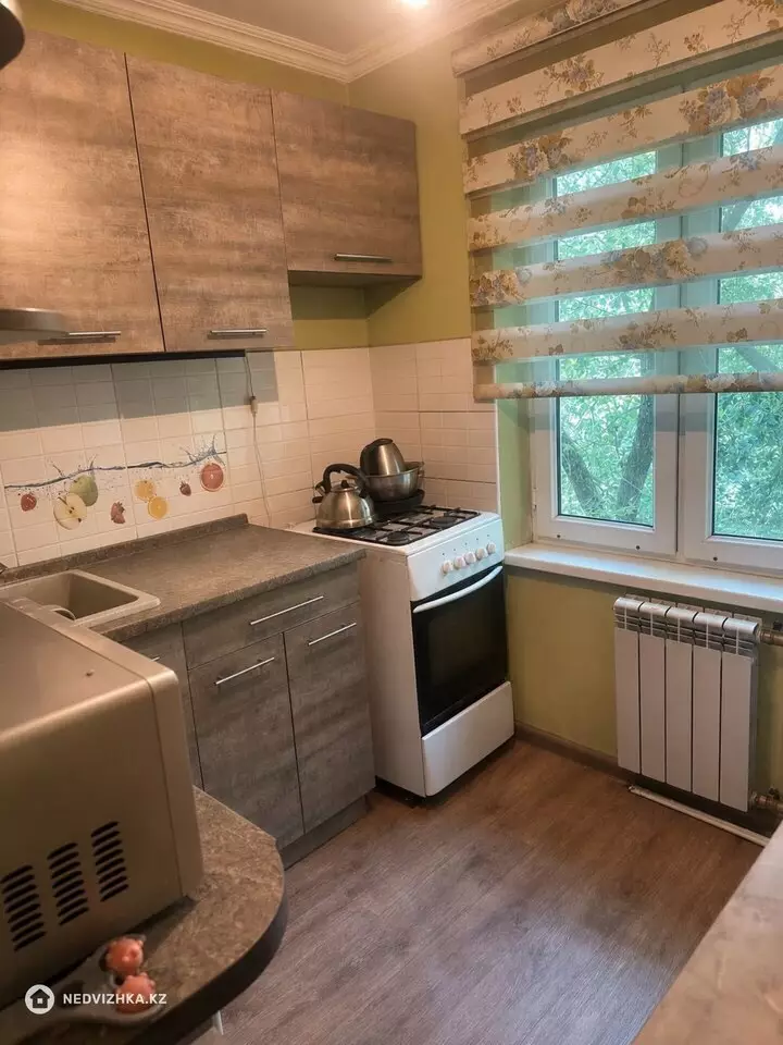 3-комнатная квартира, этаж 5 из 5, 59 м², фотография 2